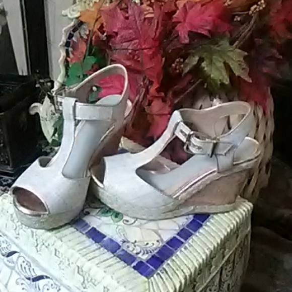 Shoes - Picture 2 of 3